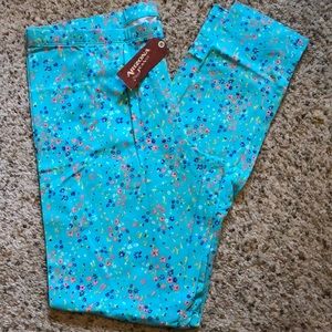 🛍 Cute and Springy aqua and pink leggings. XL